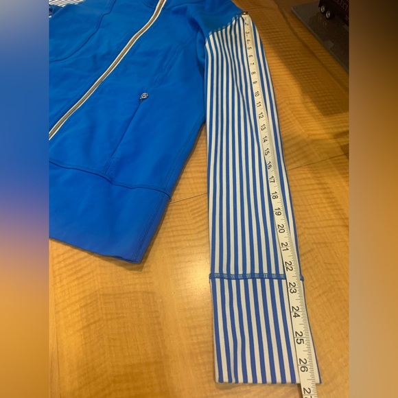 🌸 Lululemon Blue Workout Jacket 🌸 - Picture 9 of 9